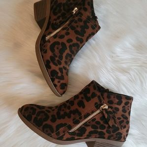 Size 7 leopard bootie. A Rider Girl brand.